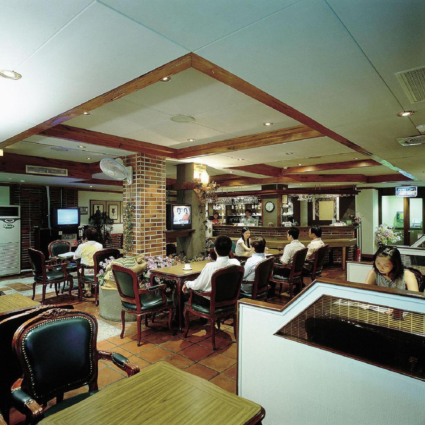 龍昇商務休閒飯店 Yongkang Buitenkant foto